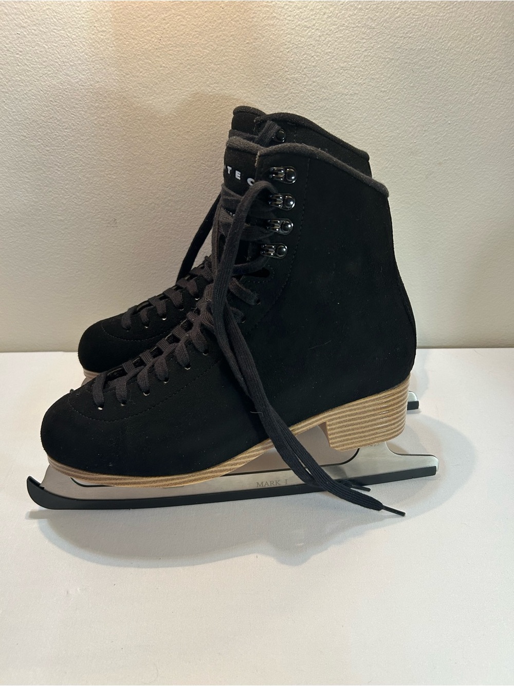 Black Lace-Up Women's Ice Figure Skates Mark 1 Size 10
